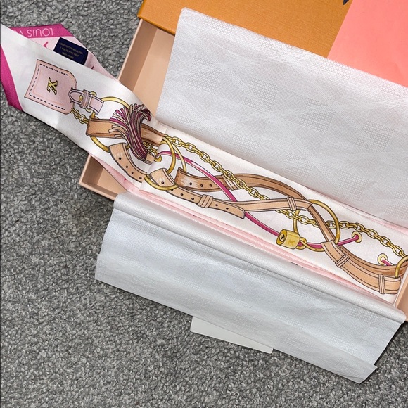 Louis Vuitton Pink and Cream Silk Scarf - Picture 2 of 7